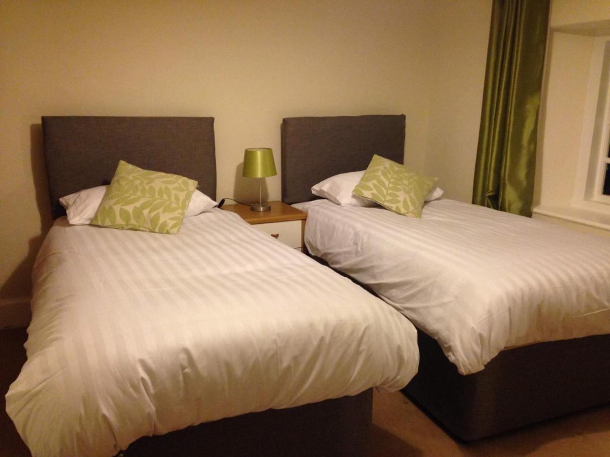 Twin Room with Shower
