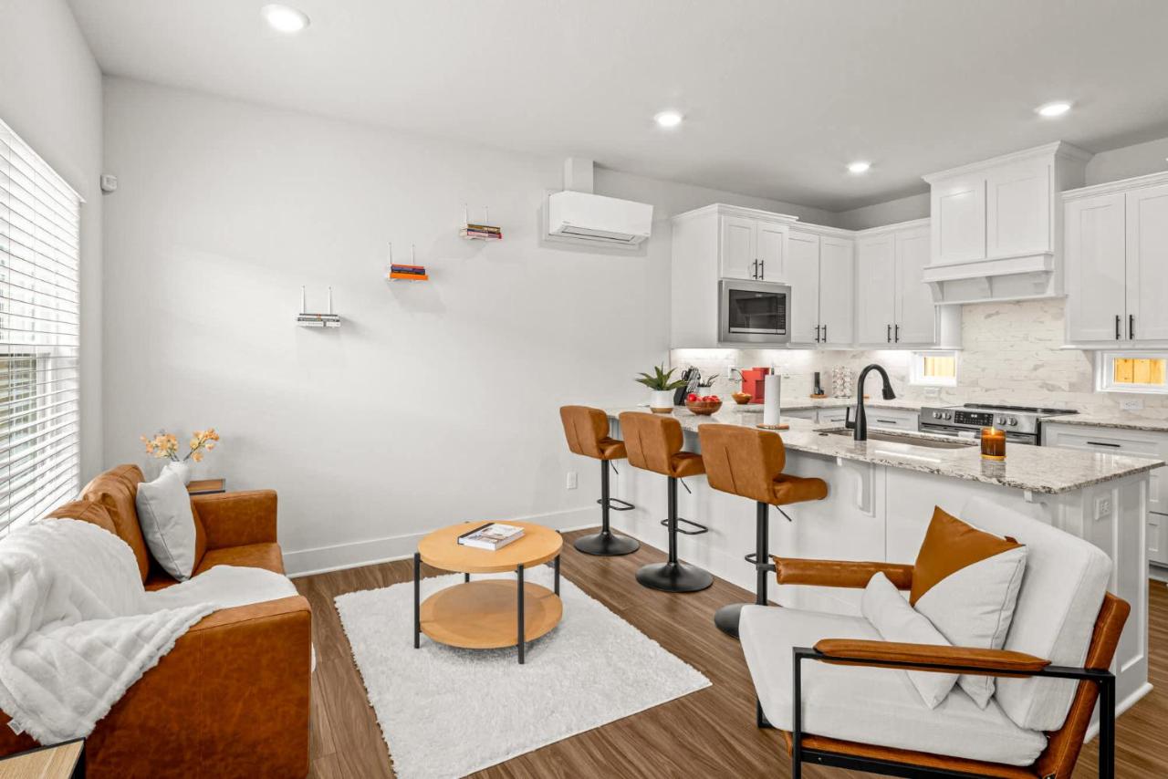 Stylish 2BR Home Near University of Arkansas - B&B Fayetteville