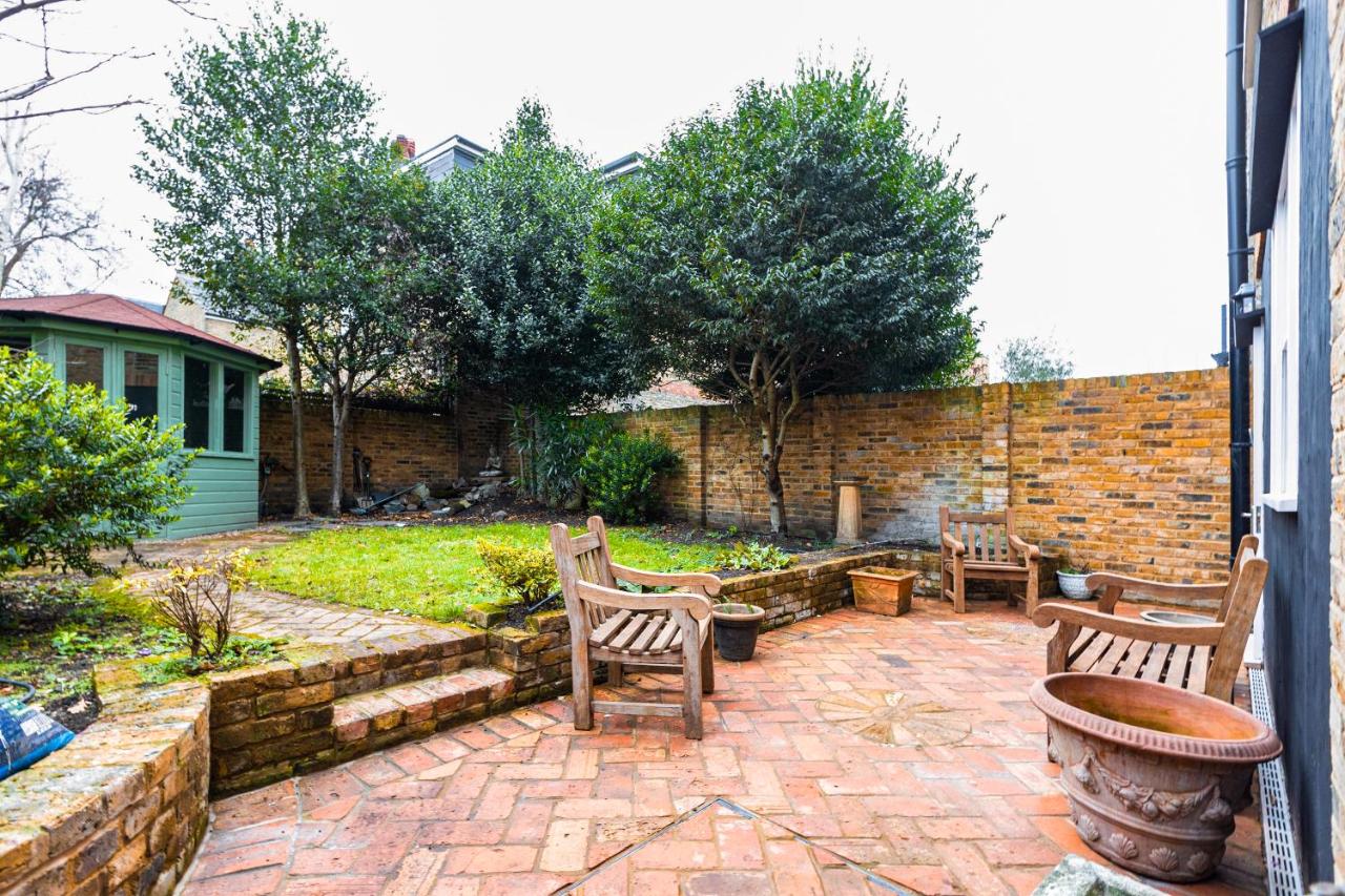 Charming 2BR flat w garden, 10min Clapham South St - B&B London