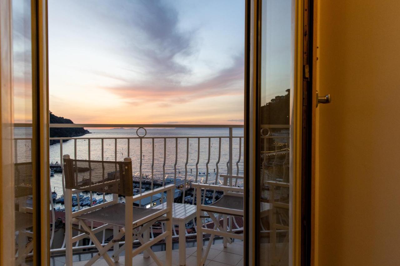 One-Bedroom Apartment (4 Adults) with Balcony