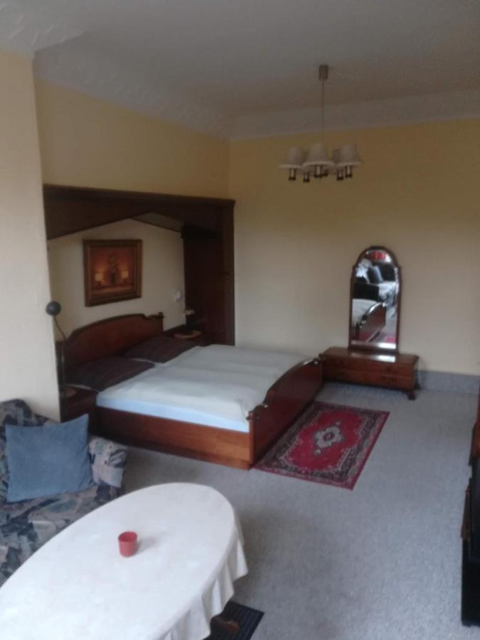 Habitación Triple con vistas al jardín