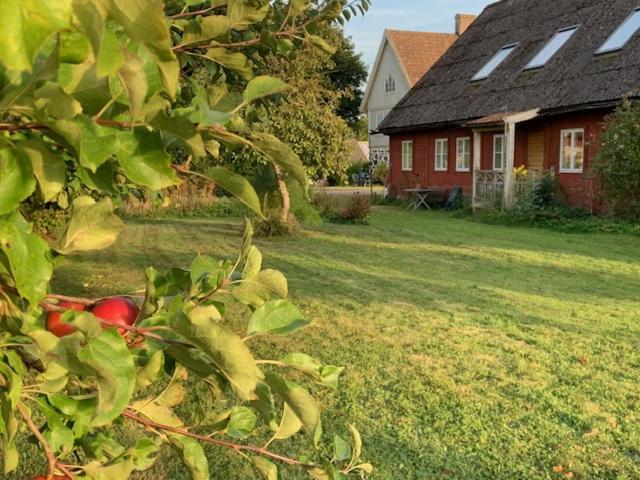 Naturnära boende med 6 sovplatser och 120 m2 på Ängaröds Gård - B&B