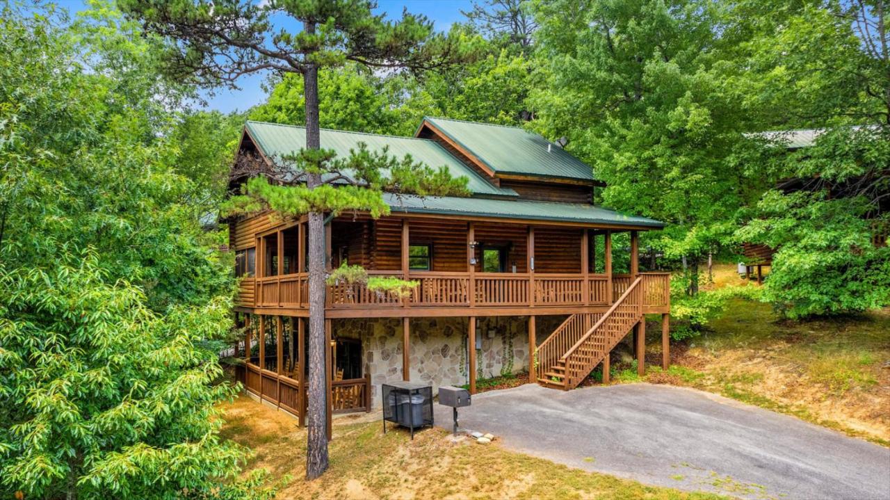 Family Retreat- Hot Tub- Pool Table- Fire Pit- BBQ Grill- Kids Zone- Arcade Games - Chambres d'hôtes Sevierville