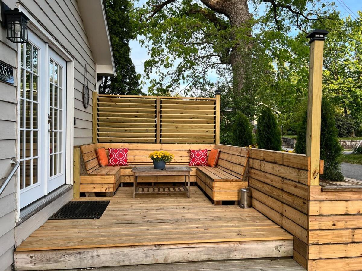 Walk to Main Street HVL & Trail - Cozy Studio Retreat - B&B Hendersonville