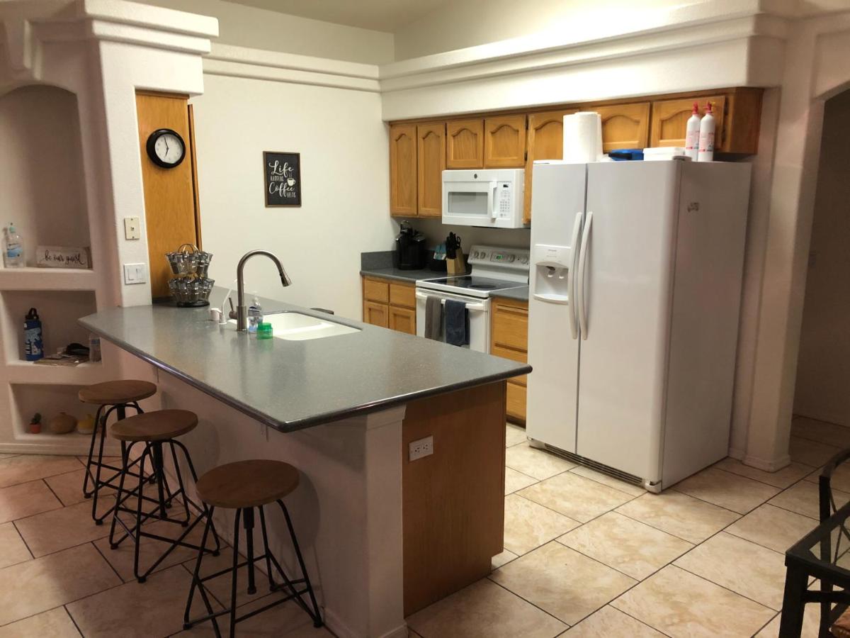 Stunning 4 bedroom pool home - B&B Lake Havasu City