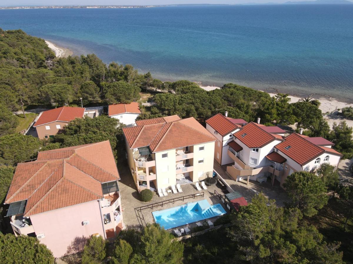 Adria apartments with swimming pool - B&B Vir