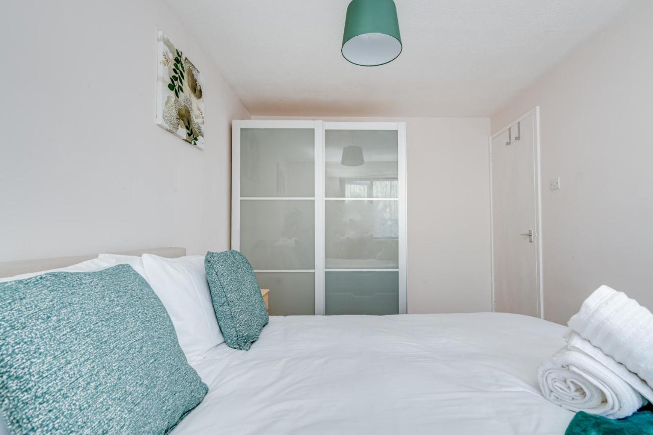 CanadaWater-2bedroom-1Bathroom-Free Parking - B&B