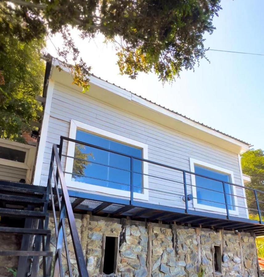 CasaAustral tu estadia con vista unica de toda la ciudad y el canal - B&B