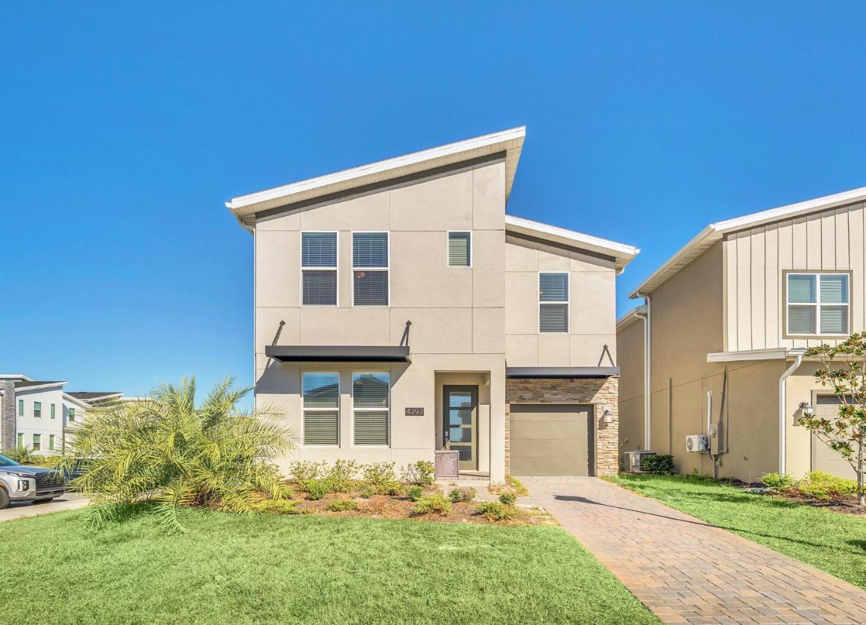 Spotless 6 bedroom Villa - Storey Lake - Hot tub - Free Water Park - 15 Mins to Disney - B&B Kissimmee