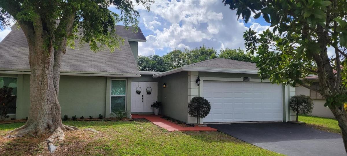 Heart of Sunrise and Sawgrass - B&B