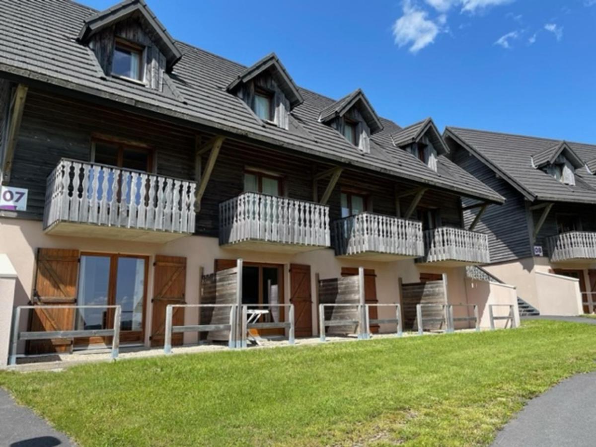 Duplex 8 pers avec piscine à Super-Besse - FR-1-814-44 - B&B