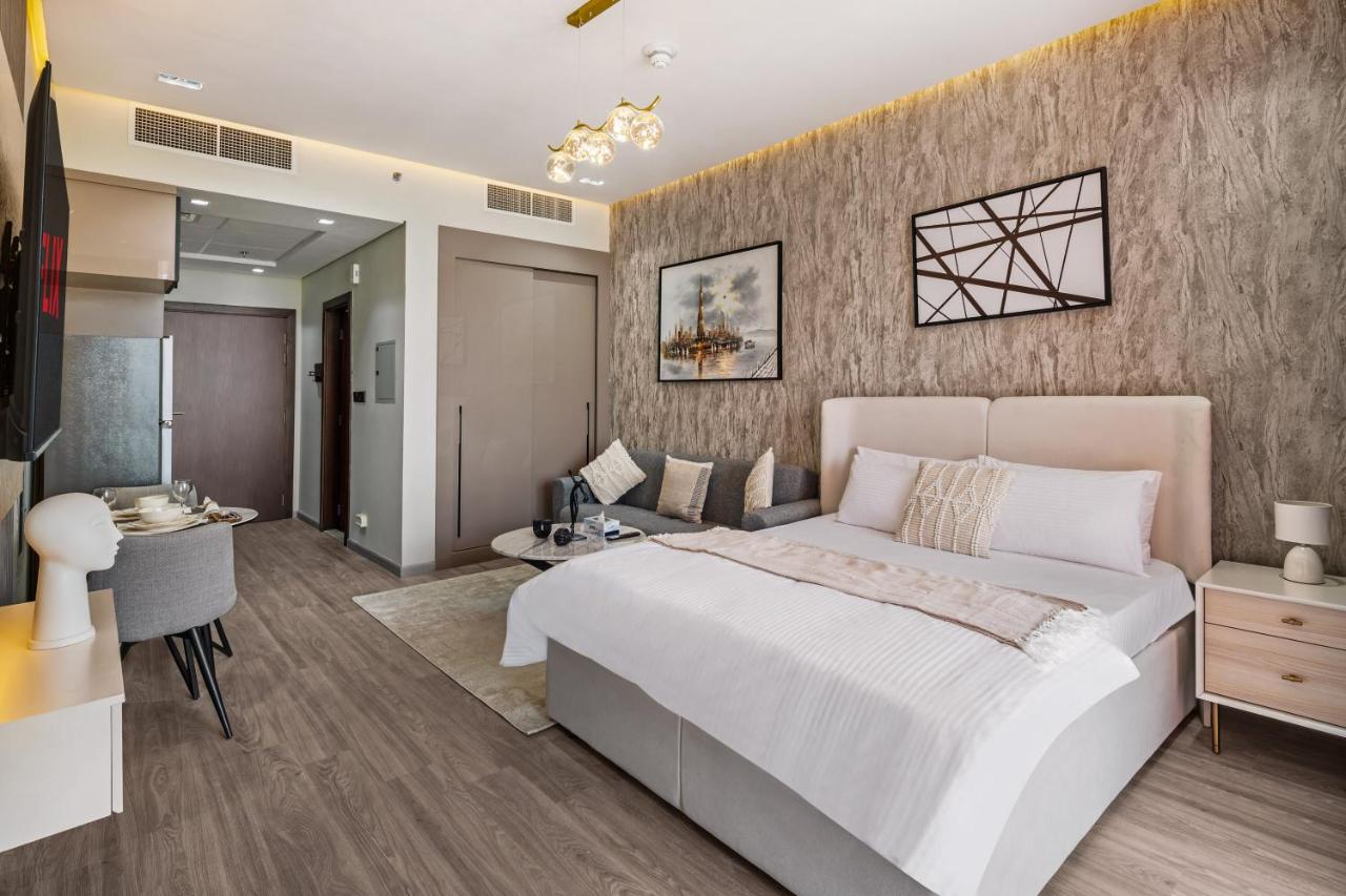 Upscale Studio in Binghatti Crystals DSO - Chambres d'hôtes Dubaï