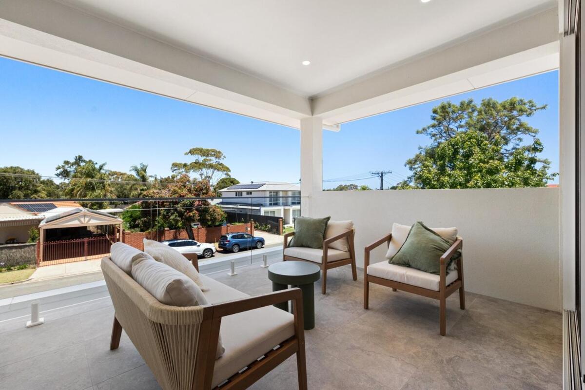 The Palmstone Collective - 4BR, Wifi, Parking - Bed and Breakfast Glenelg