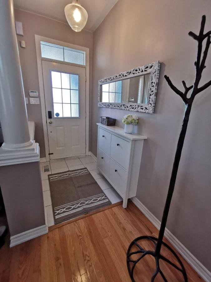 4 Bedroom 3 Washroom Charming Home in Markham with Warm Cozy Vibe - Bed and Breakfast Markham