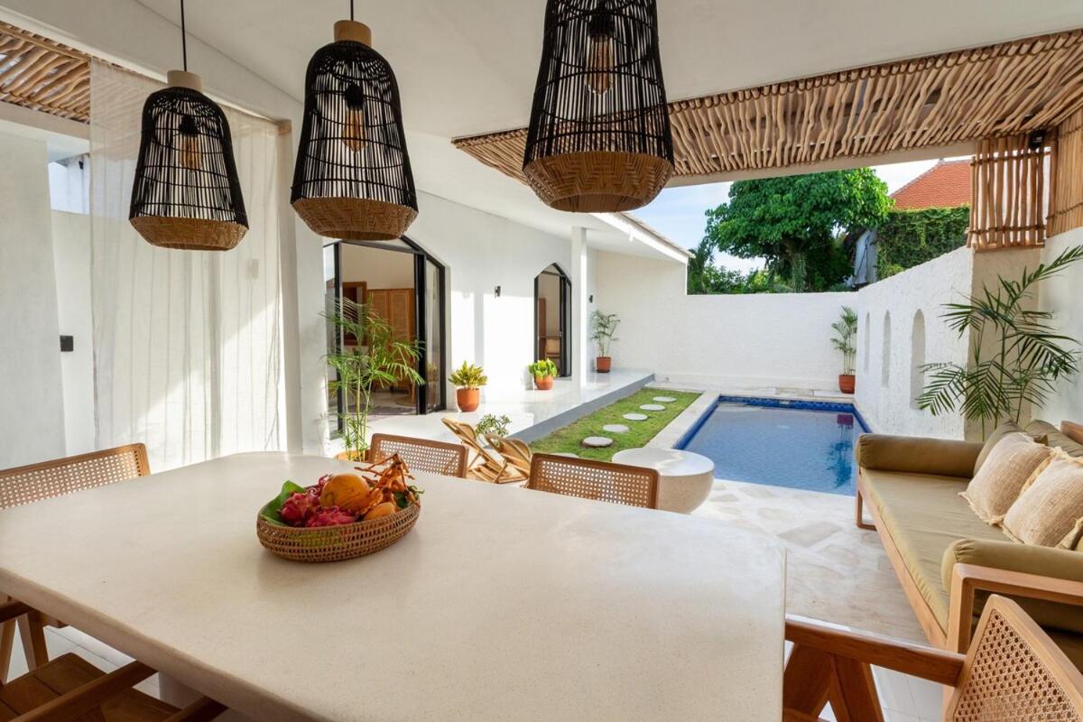 Sunny Island Rustic Villa with Private Pool - 10 minutes to Canggu Central - B&B Canggu