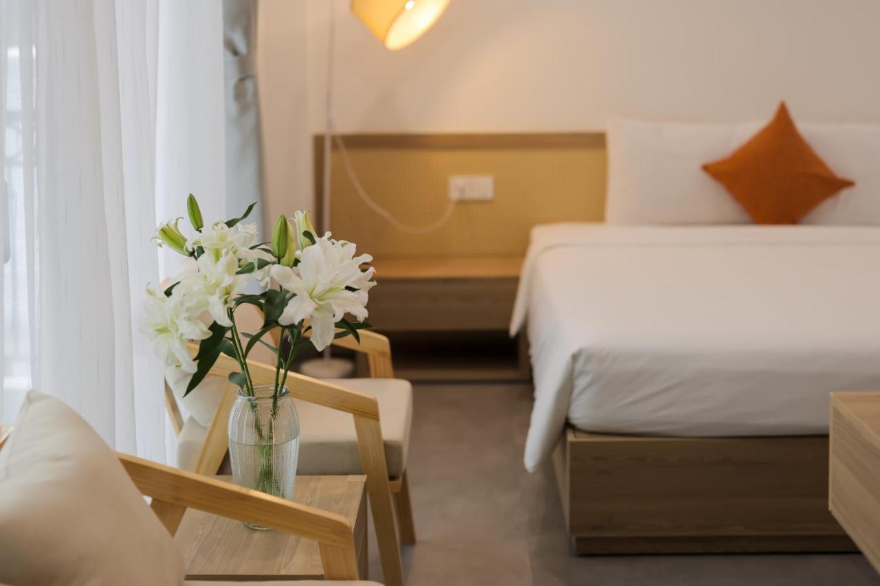 Deluxe One-Bedroom Apartment