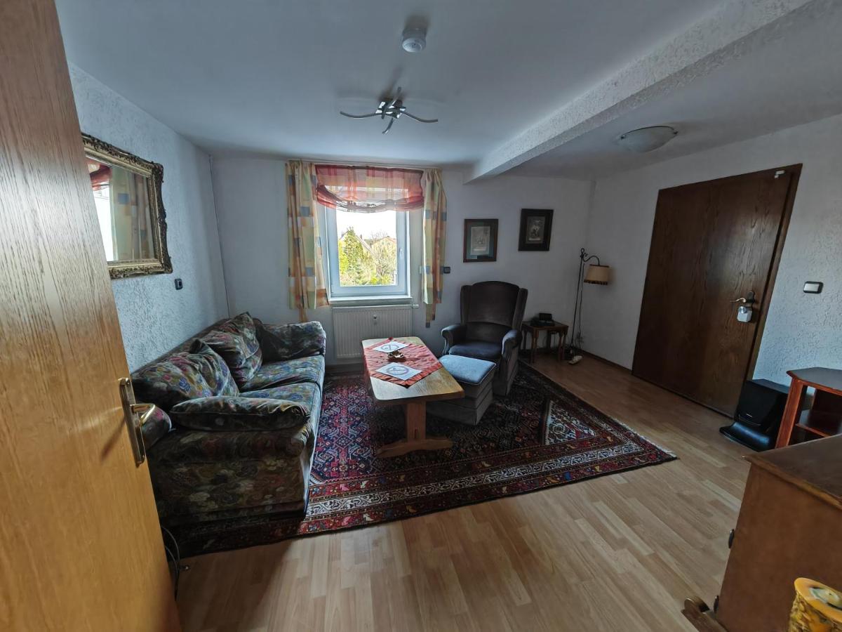 Apartment O1 - Gut ausgestattete 3-Zimmer Wohnung 78qm für 1-3 Personen 1xDZ 1xEZ - Chambres d'hôtes Grafenwöhr