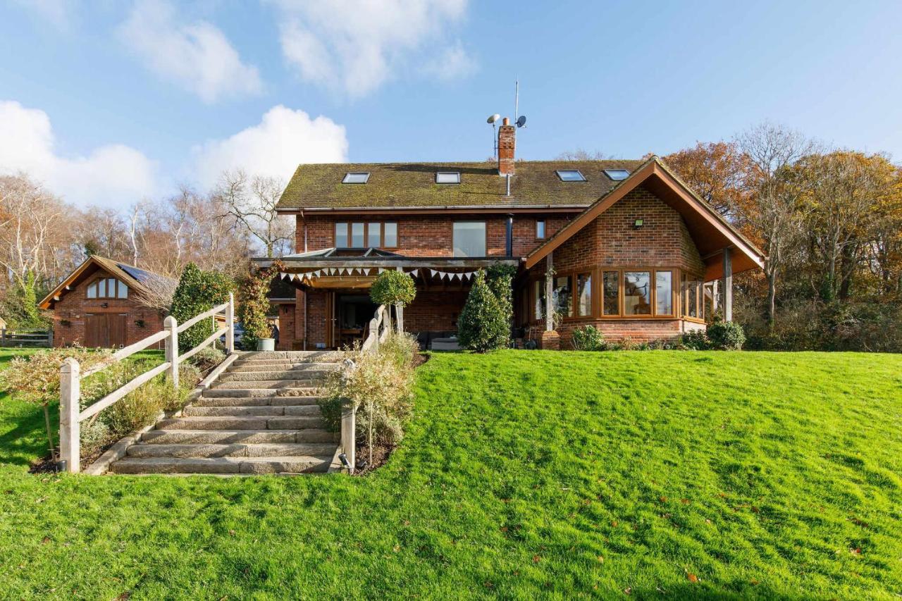 Serene Riverside: 6BR Luxury Retreat in Curdridge - Bed and Breakfast