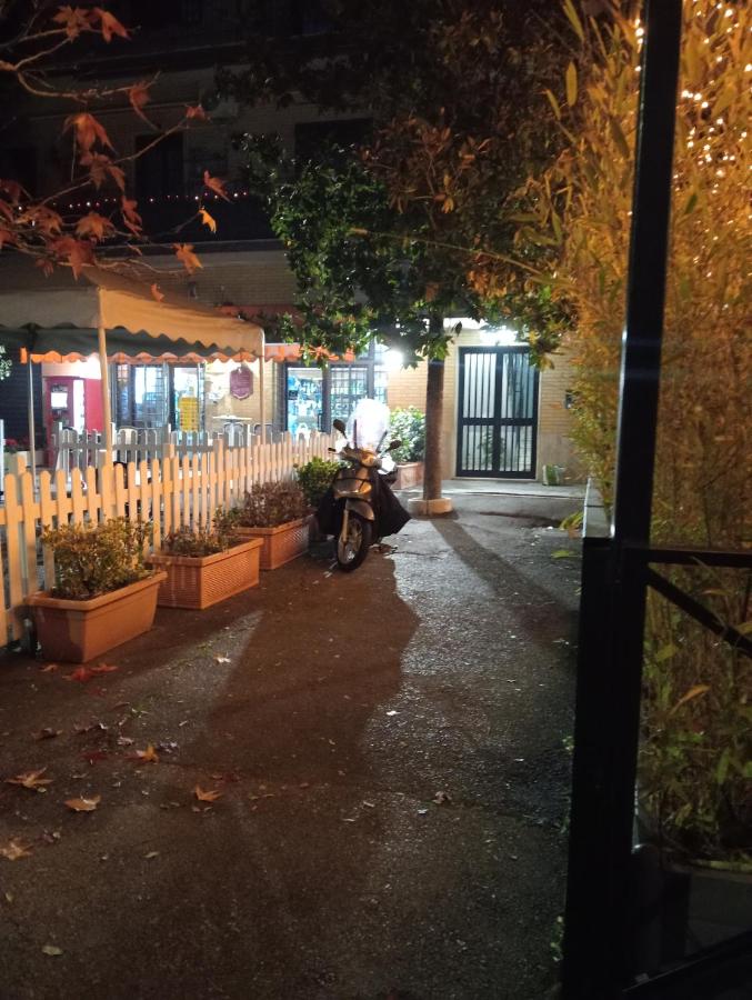 Casa Santa Cornelia vicino a ospedale Sant Andrea - B&B Roma