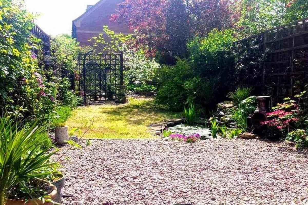 Charming Victorian cottage with theatre connection - B&B