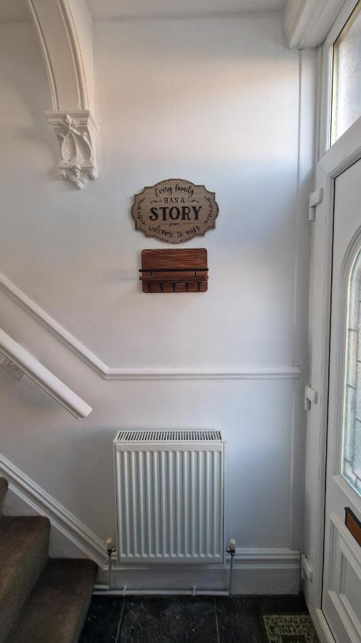 Cosy home with garden and parking, Yorkshire Fox Retreat Mirfield - B&B