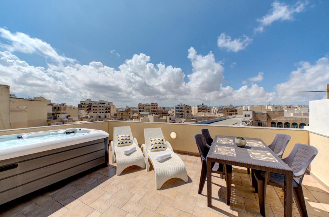 Sliema Exquisite Penthouse with Jacuzzi 2 Bedroom - B&B Sliema