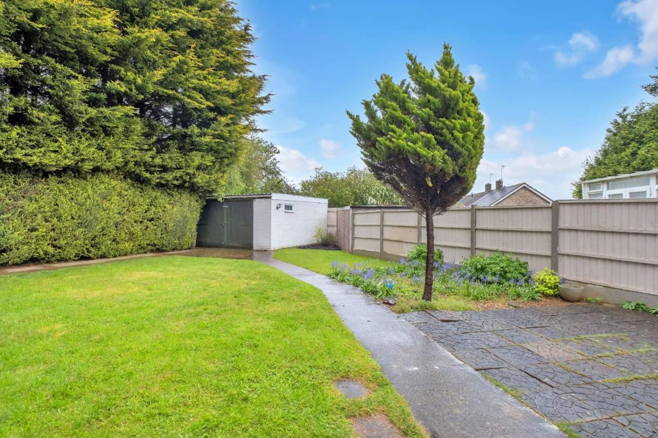 Bluebell House - Sleeps 5 - Garden - Parking - Bed and Breakfast Peterborough