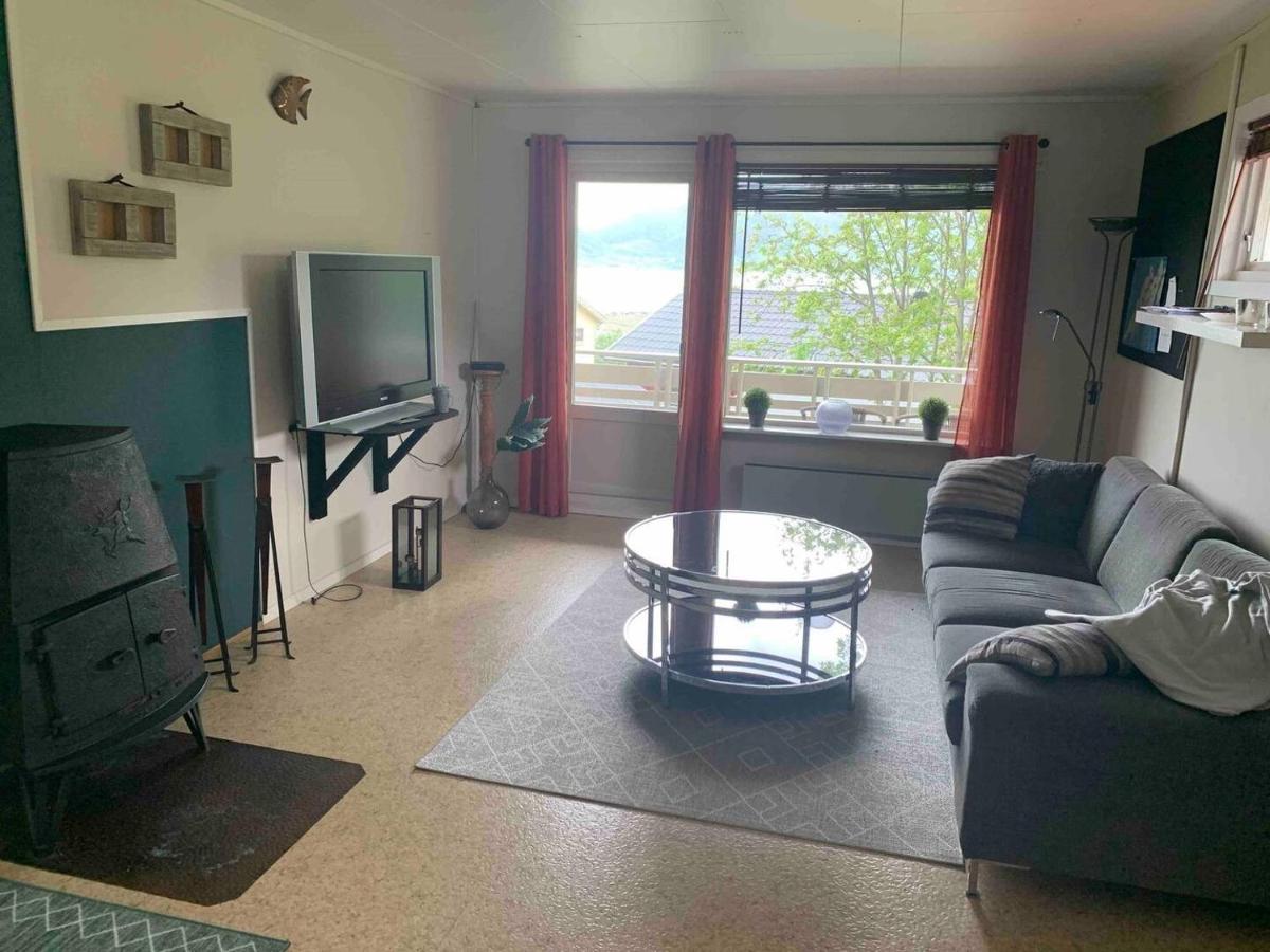 Leilighet med balkong og havutsikt på Napp. - B&B Napp