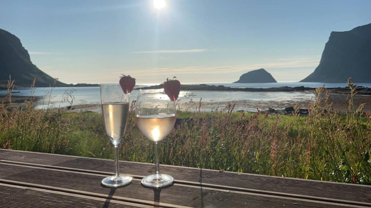 Magic views and walking distance to best beaches - B&B Leknes