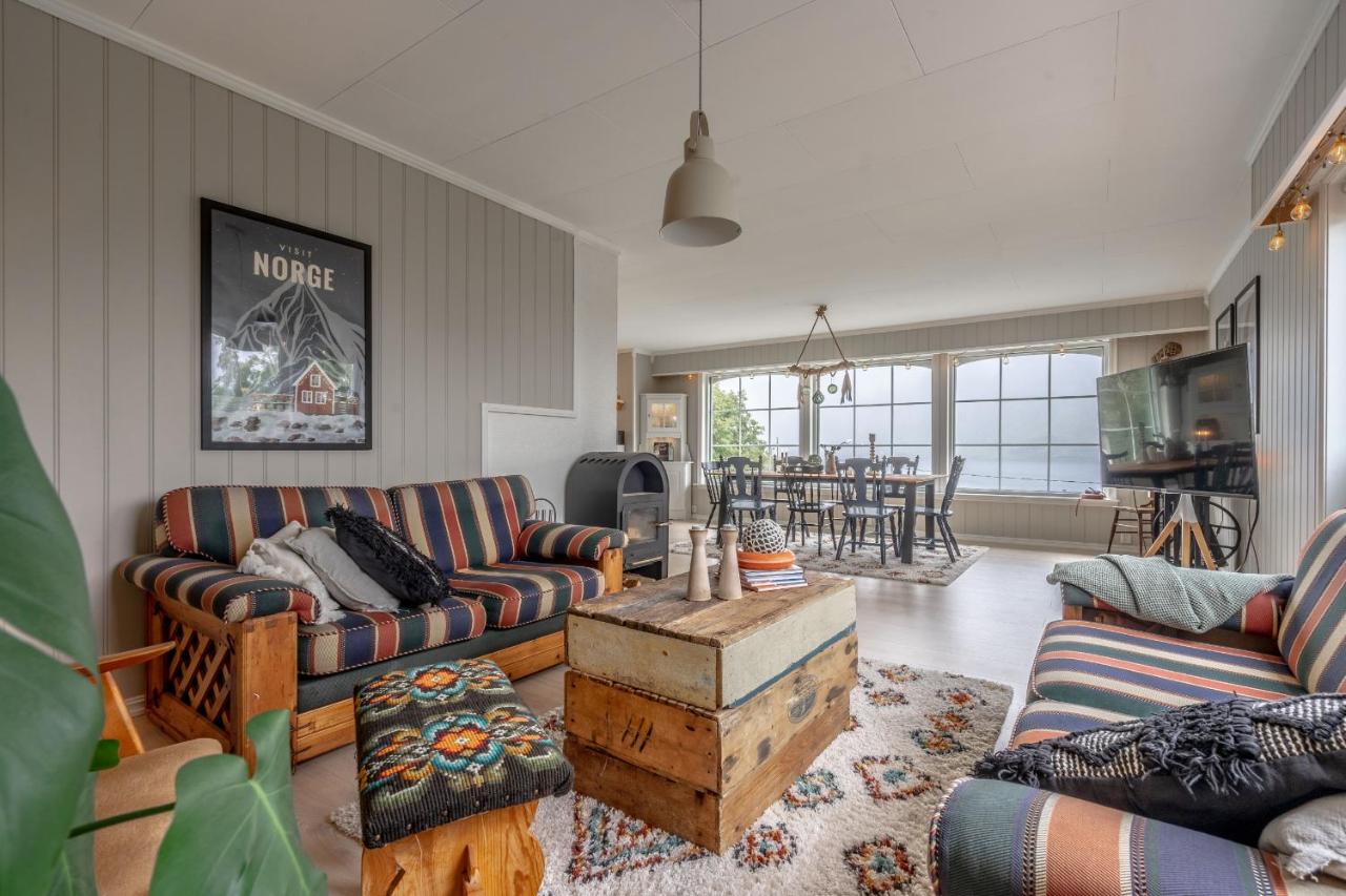 Sundet Lofoten - fjell- og havutsikt - B&B Ramberg