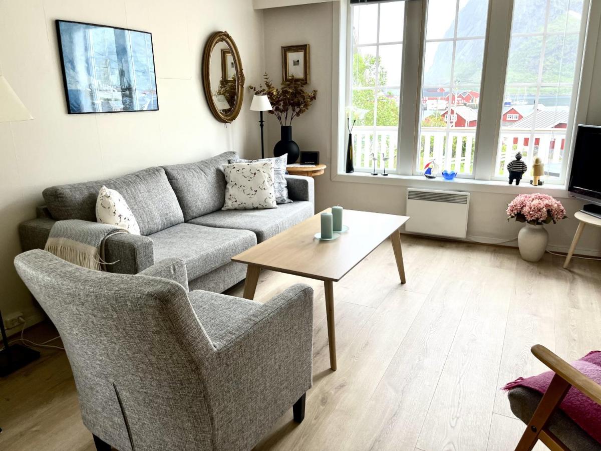 Koselig nyrestaurert hus med flott utsikt! - B&B