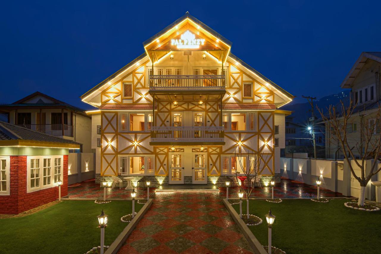 PalPenzy - Bespoke Premium Stay - Bed and Breakfast Srinagar