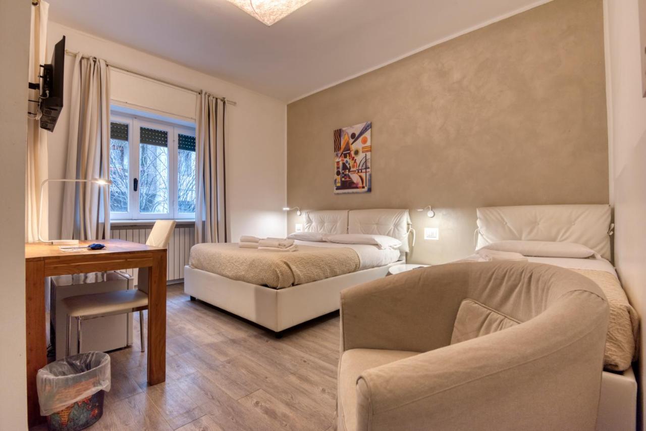 Dreibettzimmer mit eigenem externen Bad
