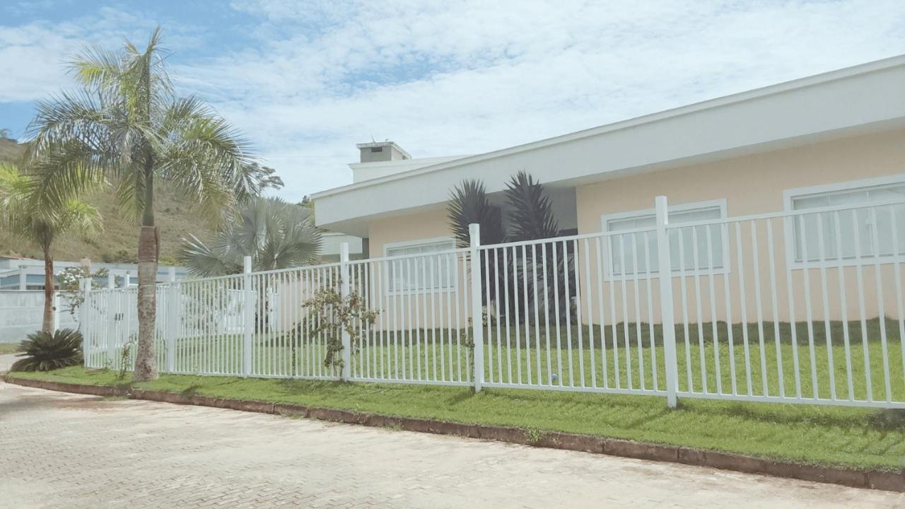 Casa c/ 3 Suítes, Piscina e Área Gourmet - Chambres d’hôtes Barra do Piraí
