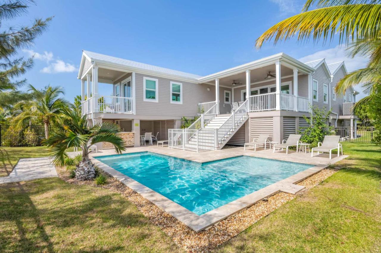 Aquaria House -Pool & Boat Dock - Bed and Breakfast