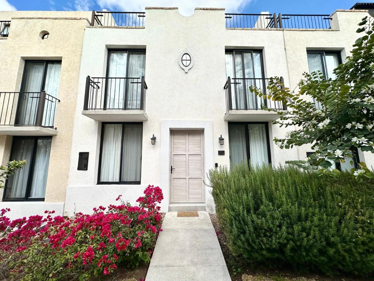 3Bedrooms-5 min Downtown-Wifi-Pool-Jacuzzi-Parking - B&B