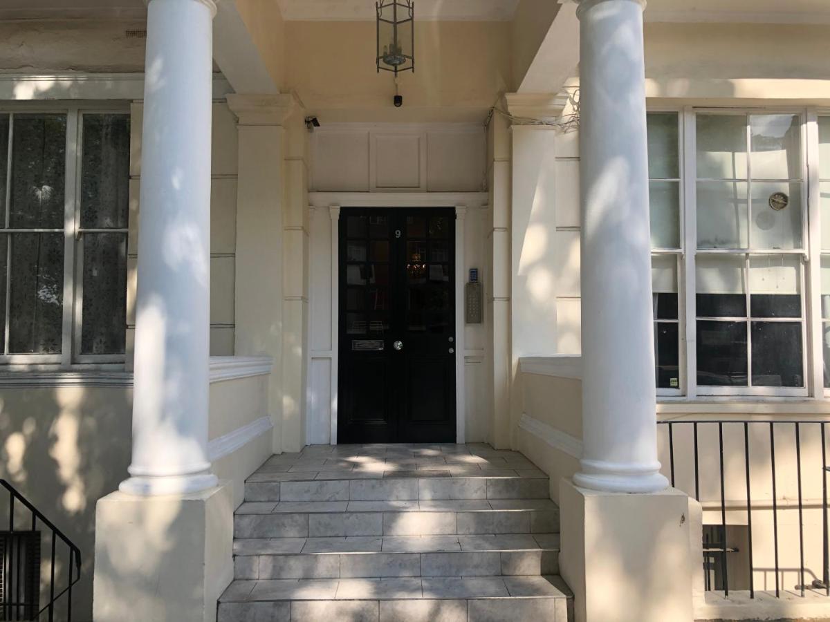 Modern spacious studio with a courtyard located in central London - B&B London