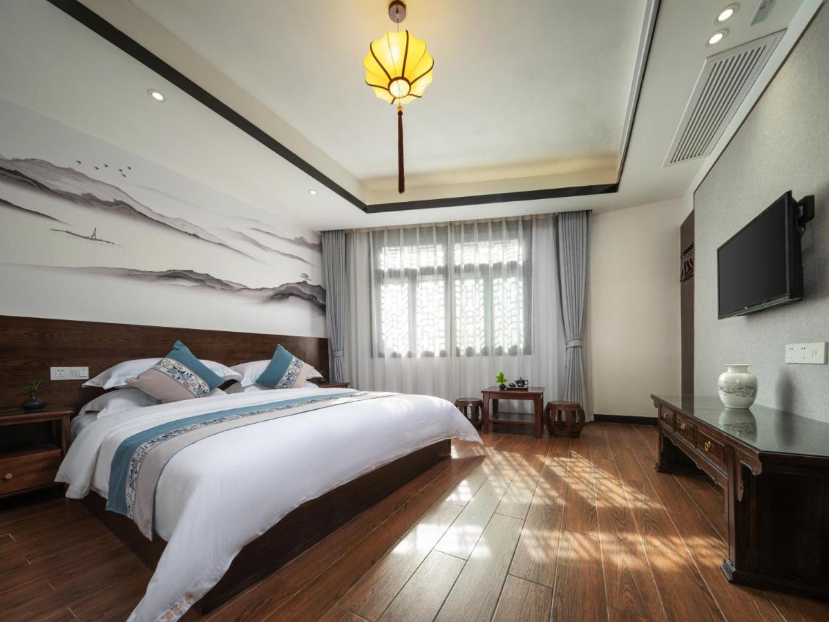 Double Room with Shared Toilet