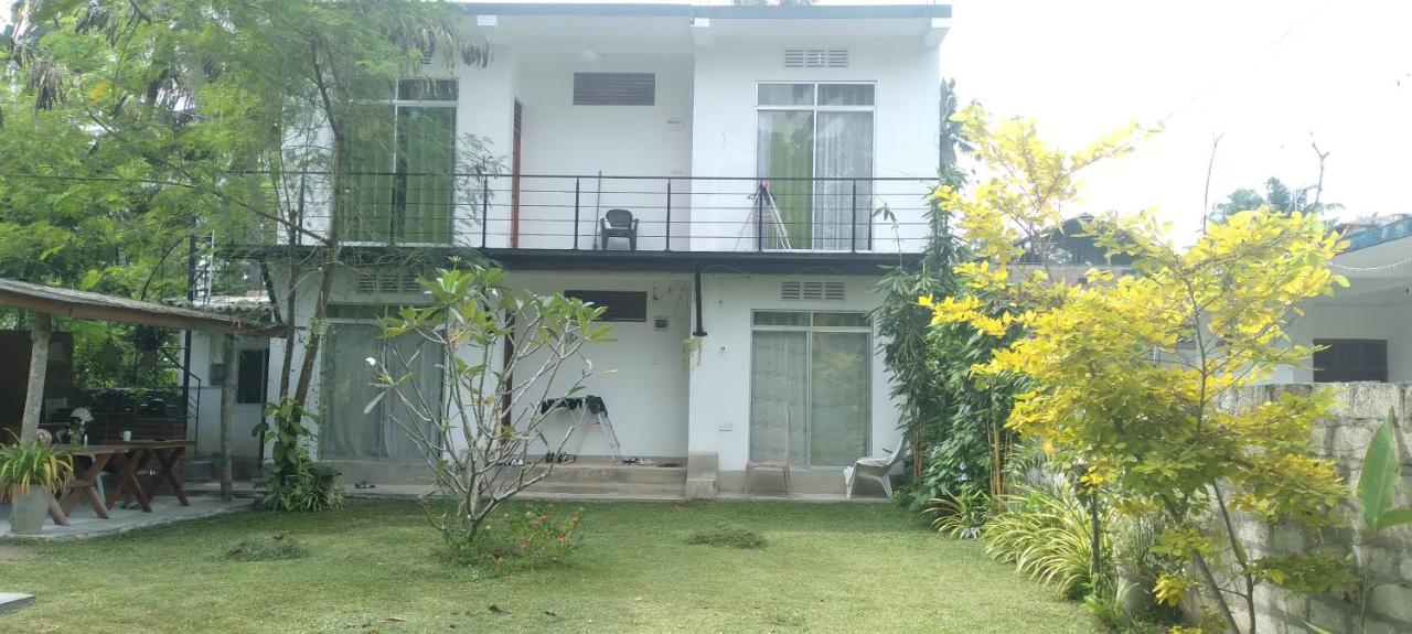 Sun Beach Villa - Ferienwohnung Weligama