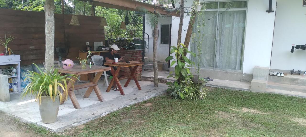 Sun Beach Villa - Ferienwohnung Weligama