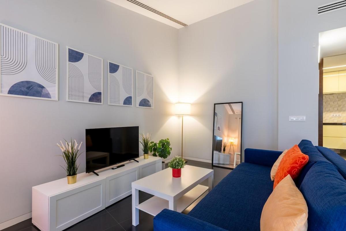 C2 Apartment with Terrace in the Arenal, Cathedral - B&B