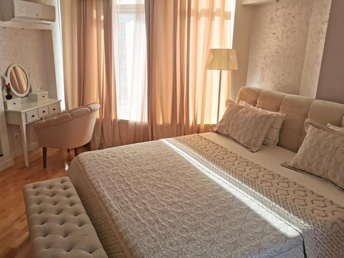 Superior One-Bedroom Apartment with Balcony