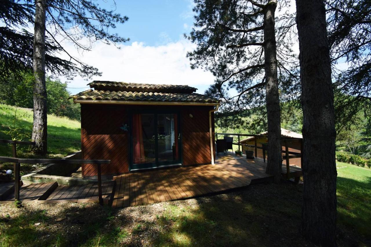Petit chalet au Lac de Goulens avec piscine commune - 2 adultes et 1 enfant - B&B Layrac