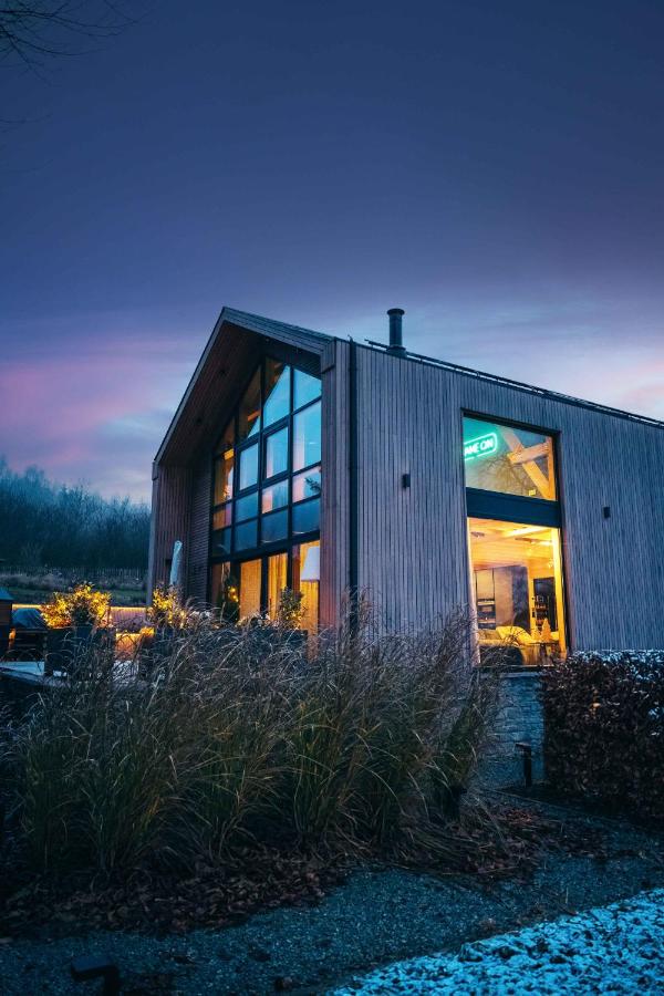 Villa Wood - Gîte de prestige en Ardennes - 10 personnes - Sauna, jacuzzi, piscine et billard - Chambres d'hôtes Tenneville