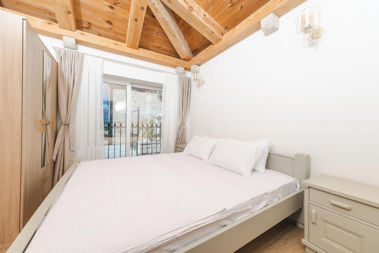 Three-Bedroom Apartment with Sea View and Shared Pool