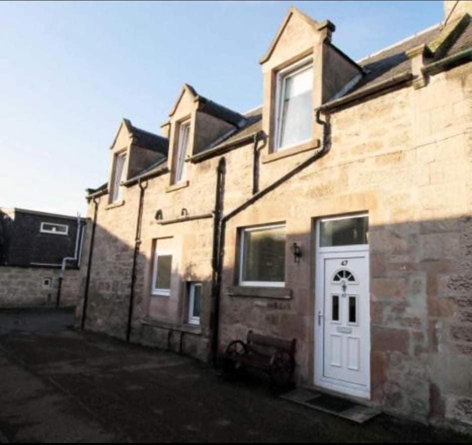 Beautiful 3 bedroom house short walk from the beach - B&B Nairn