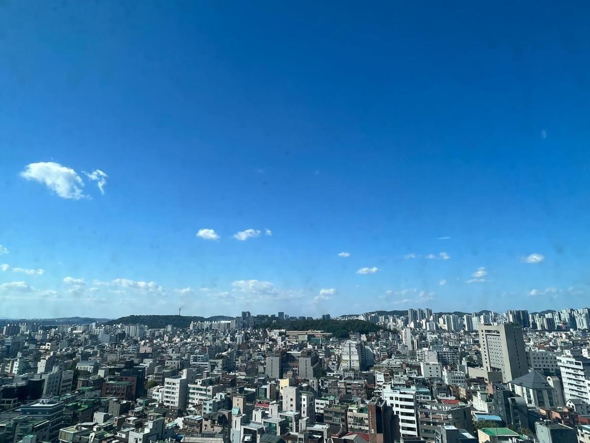 One-Bedroom Apartment with City View