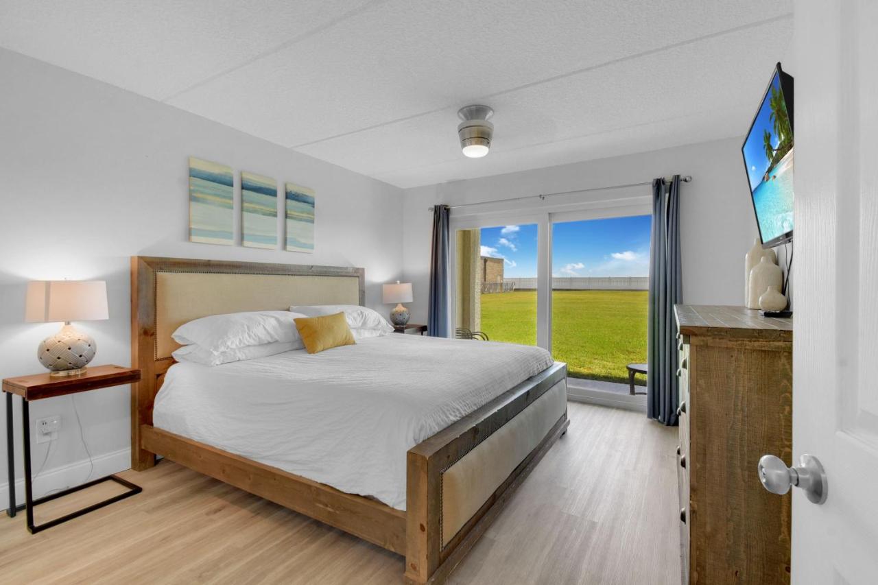 Ocean Front Condo With Pool Ground Floor - B&B