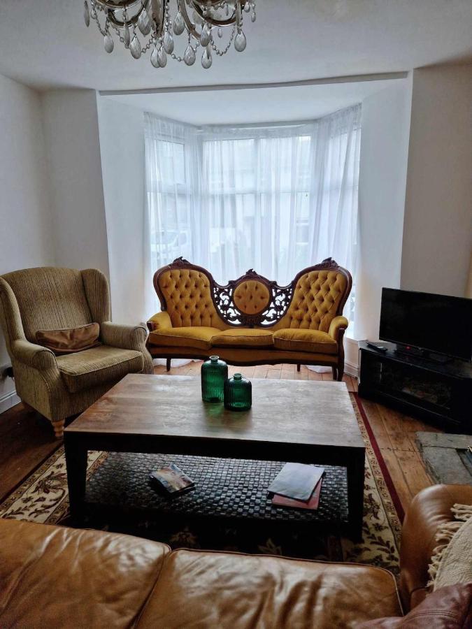 Large Victorian Townhouse - B&B Buxton