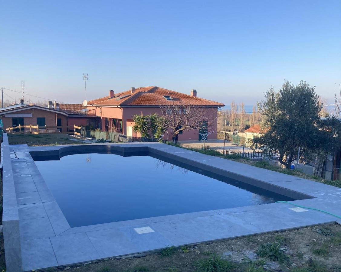 Casa Vacanze immersa tra le colline, vicinissima al mare e con nuova piscina - Bed and Breakfast